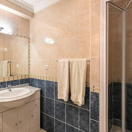 Lovely 2-bed In Sao Rafael *