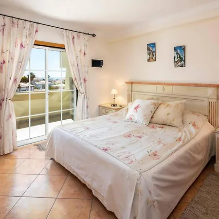 Lovely 2-bed In Sao Rafael アルブフェイラ