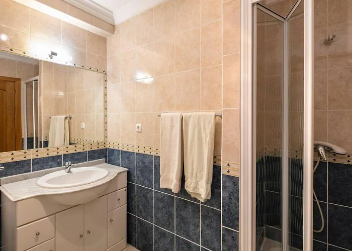 Lovely 2-bed In Sao Rafael Apartman